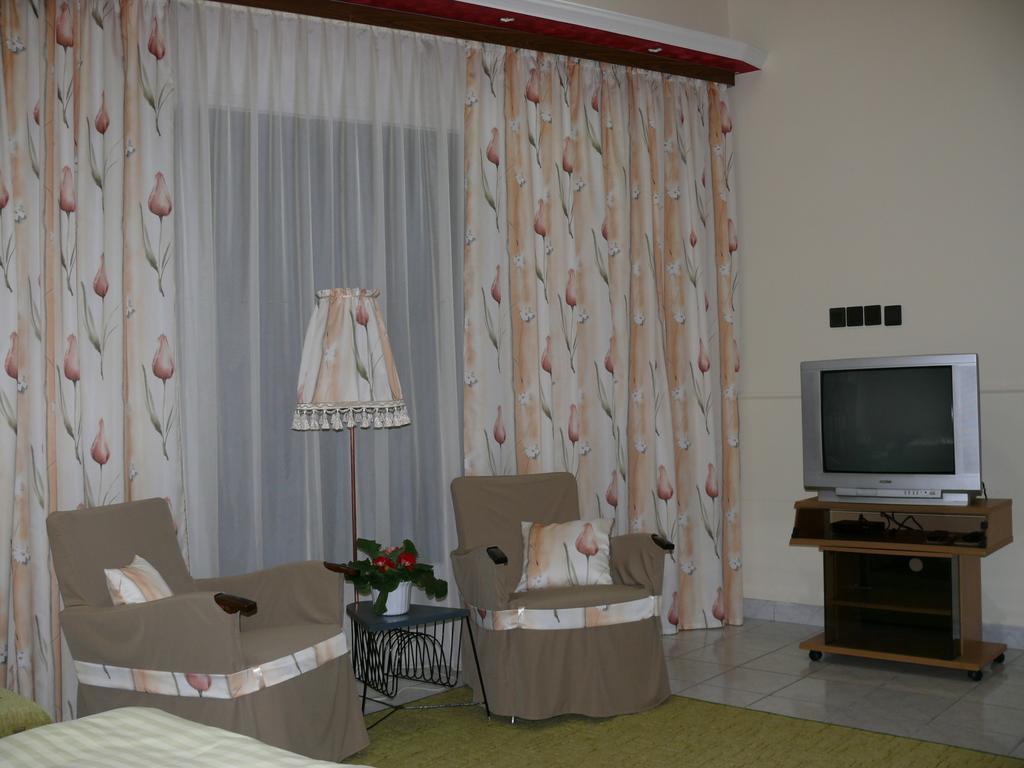 Madácsi Vendégház Kiskoros Esterno foto